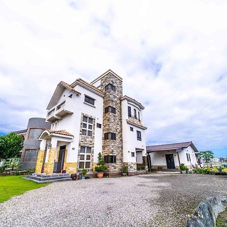 Aurora Castle Guest House Luodong Luaran gambar