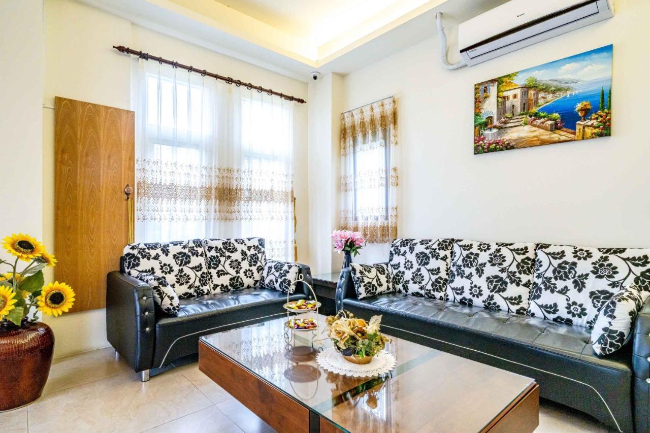 Aurora Castle Guest House Luodong Luaran gambar