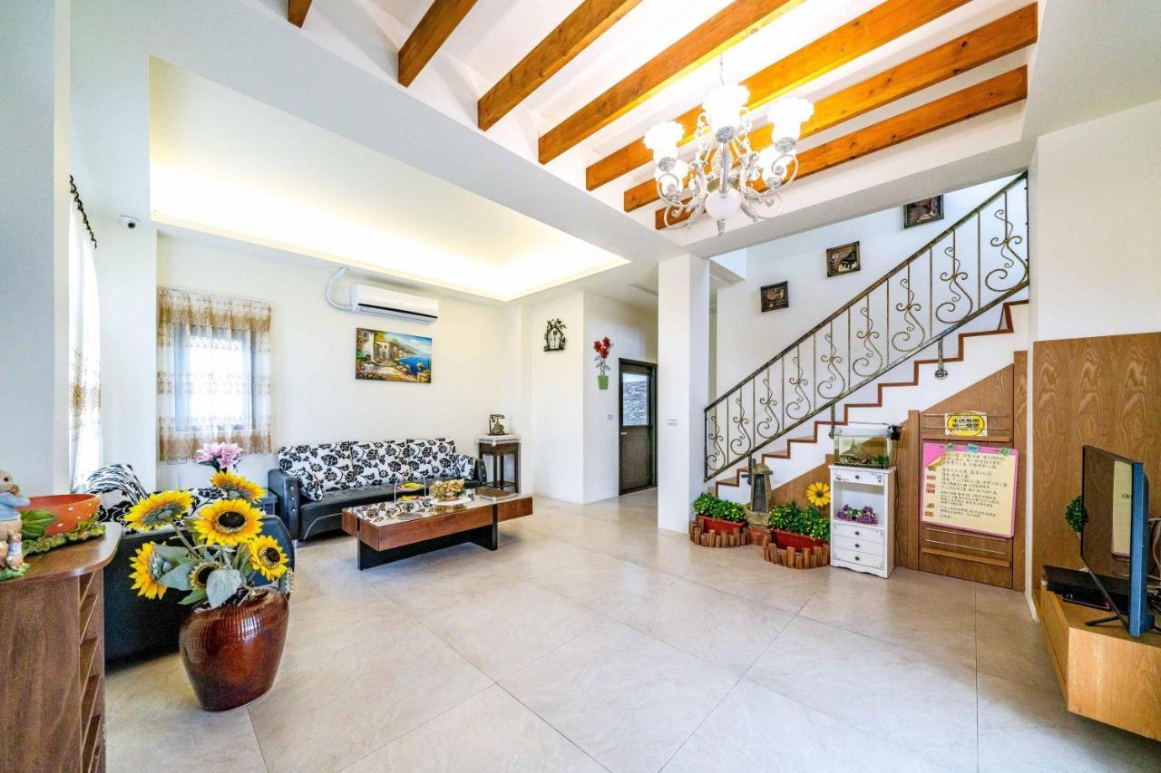 Aurora Castle Guest House Luodong Luaran gambar
